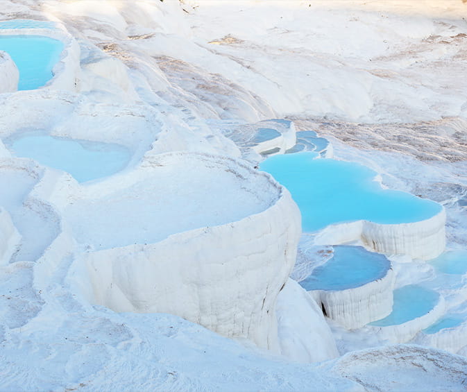 Pamukkale – Terrazas blancas, aguas termales y la antigua Hierápolis